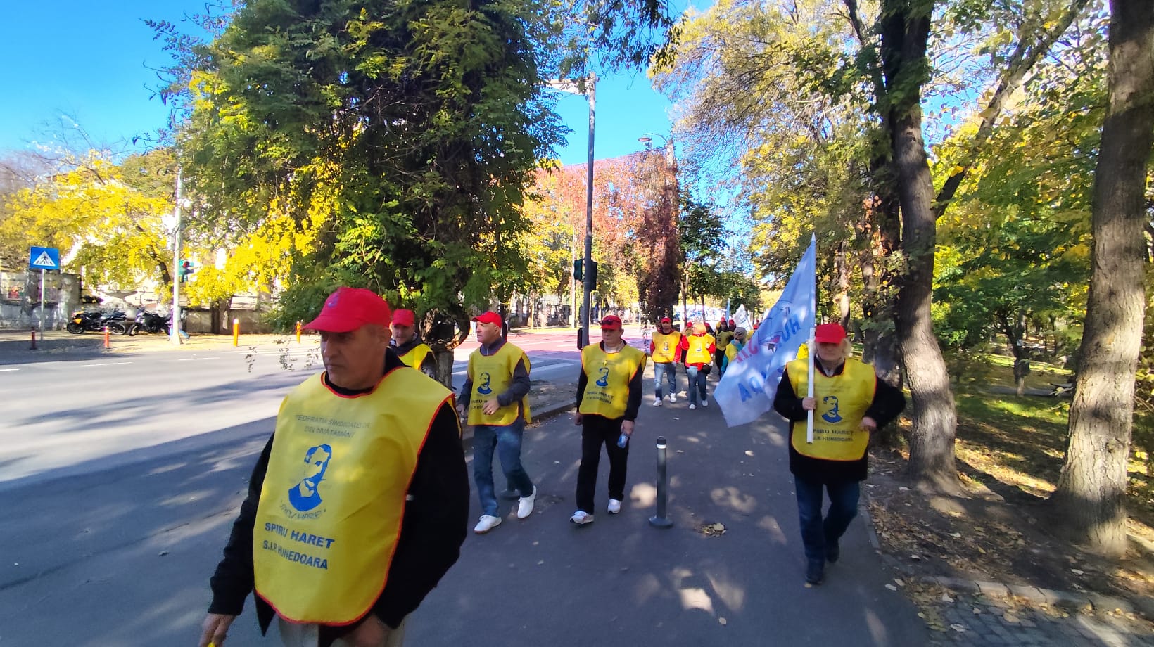 Extensia = image/jpeg, Dimensiunea = 327126 octeți